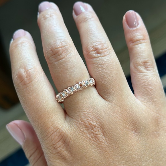 New very Sparkly Shiny Gold 14k plated Ring - Picture 7 of 10